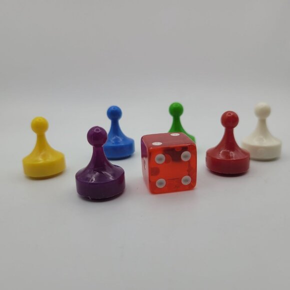 1972 Clue Game Replacement Pieces Tokens Die Figures Red Dice Small Pieces Color - Picture 5 of 5